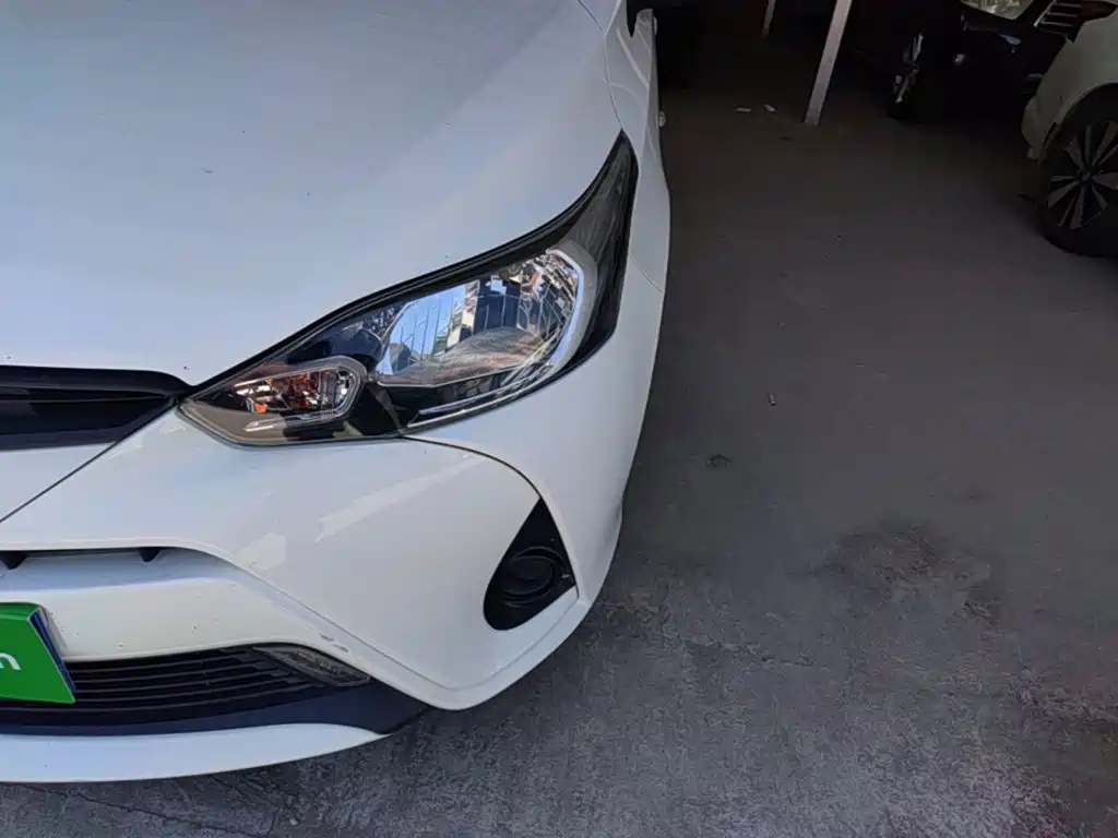 Toyota Yaris L 2018 — фото 24