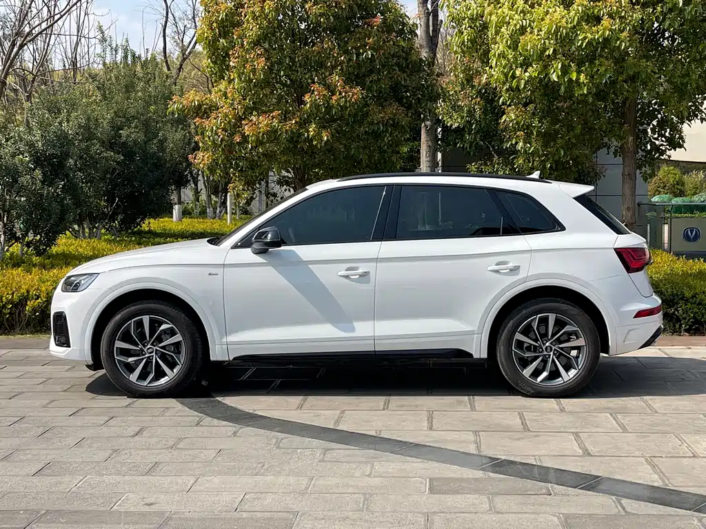 Audi Q5L 2023 — фото 7