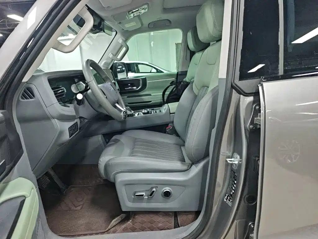 BAIC BJ40 2025 — фото 15