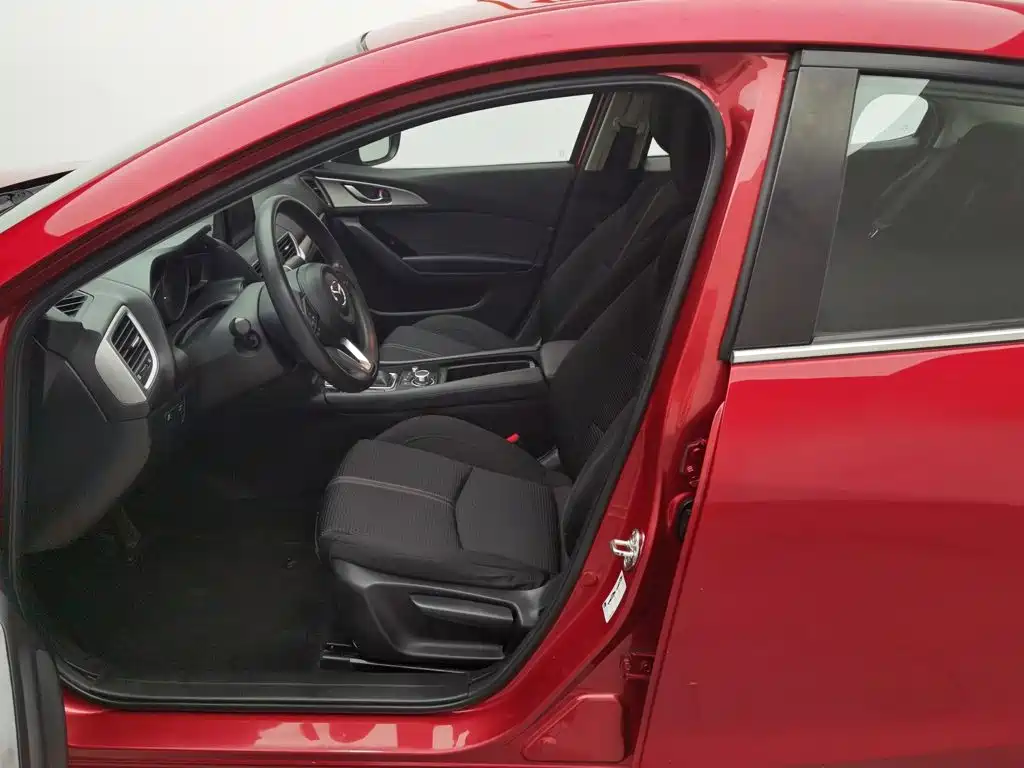 Mazda 3 Axela 2018 — фото 10