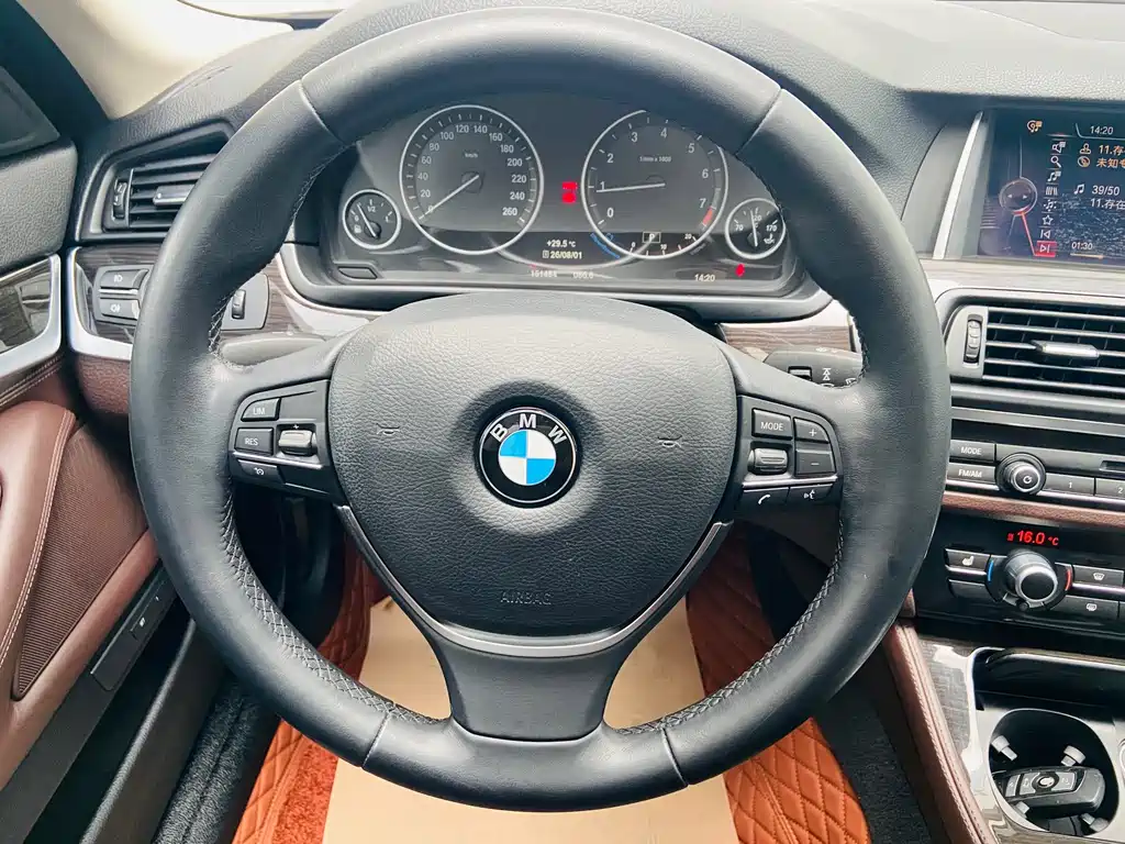 BMW 5 Series 2015 — фото 19
