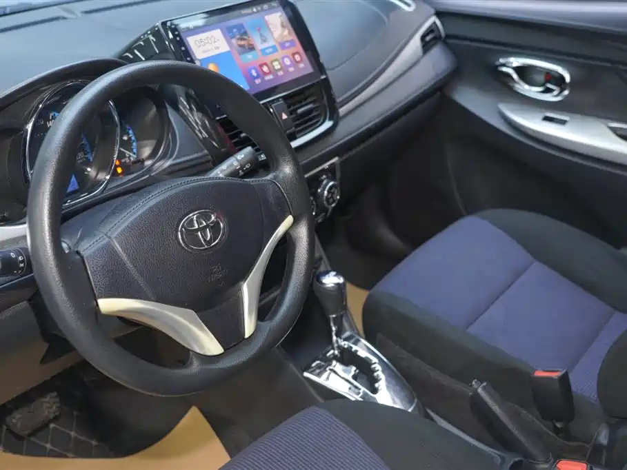 Toyota Yaris L 2017 — фото 10