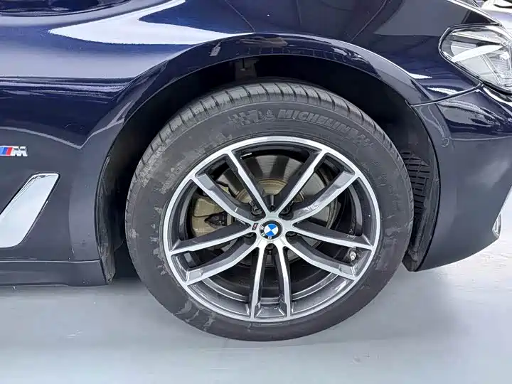 BMW 5 Series 2021 — фото 18