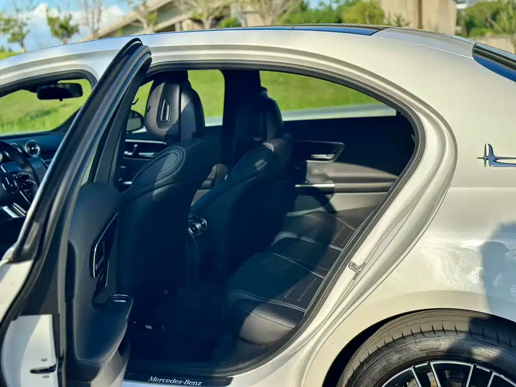 Mercedes-Benz C-Class 2023 — фото 14