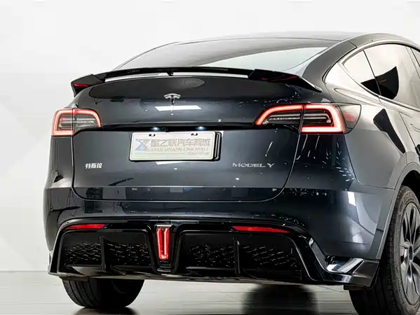 Tesla Model Y 2025