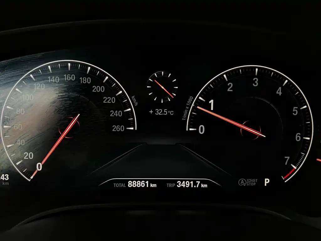 BMW 5 Series 2019 — фото 16