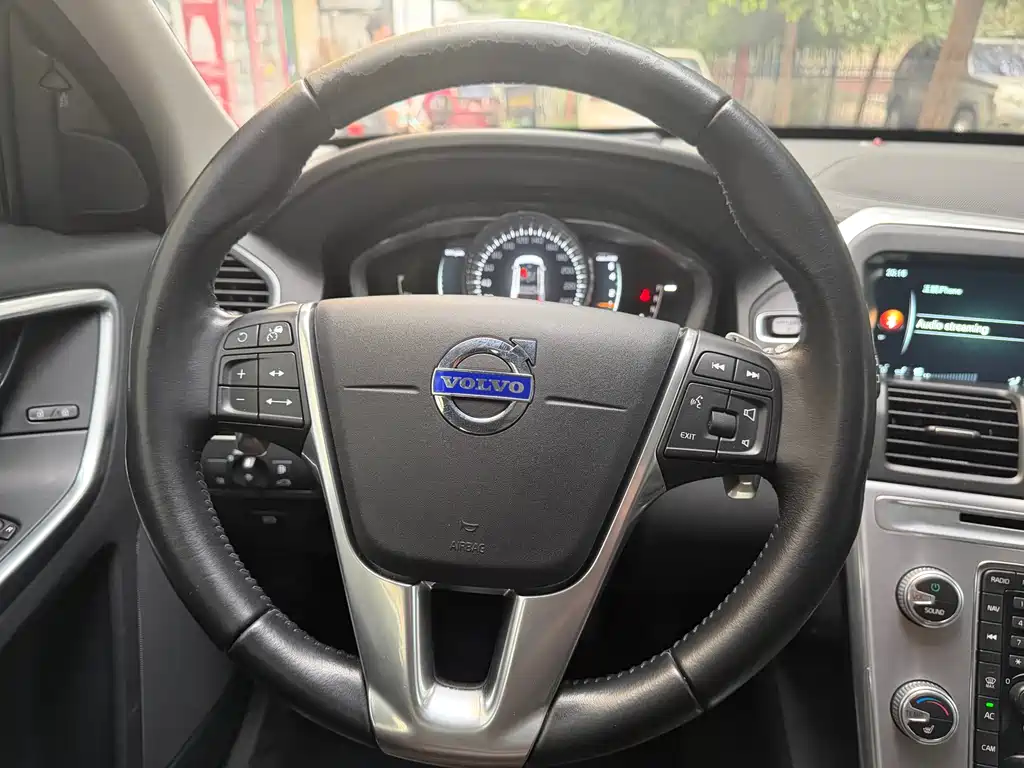 Volvo XC60 2016 — фото 13