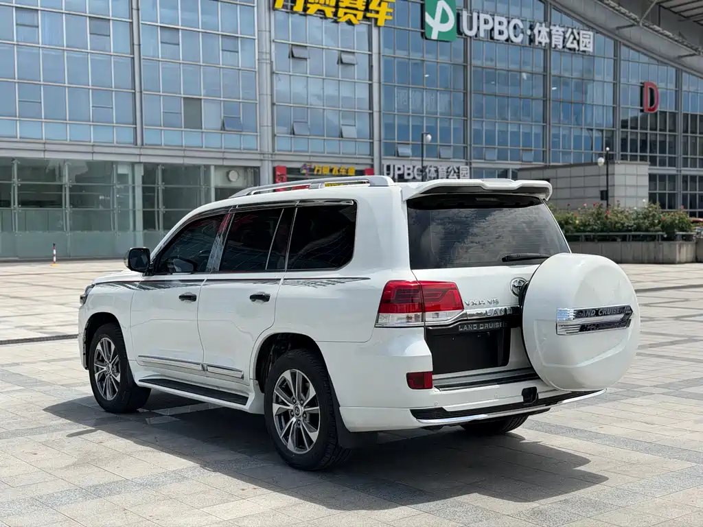 Toyota Land Cruiser 2018 — фото 13