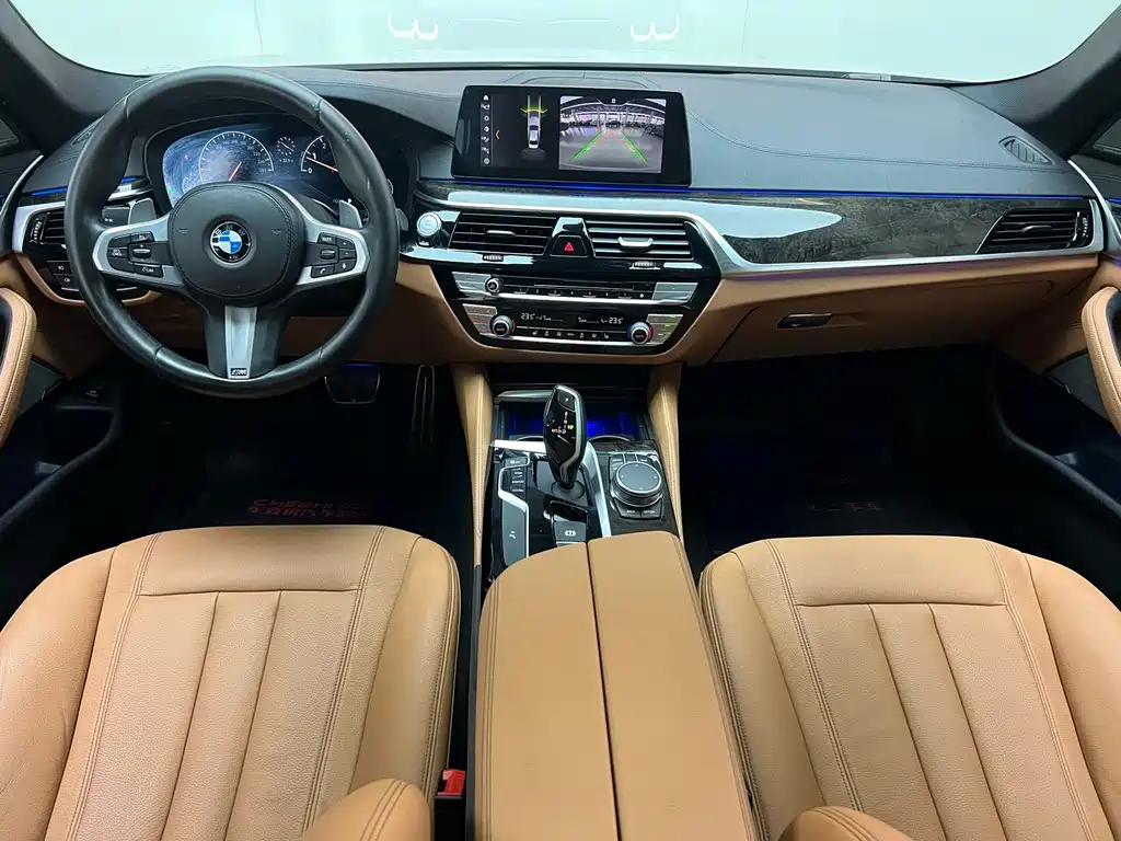BMW 5 Series 2019 — фото 12