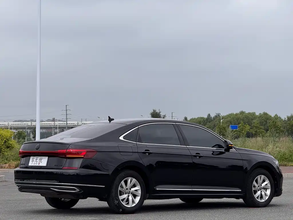 Volkswagen Passat 2023