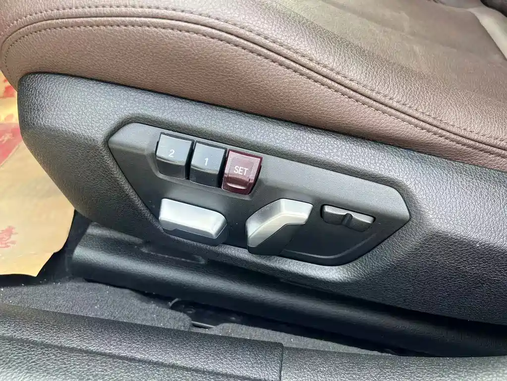 BMW 3 Series 2018 — фото 13