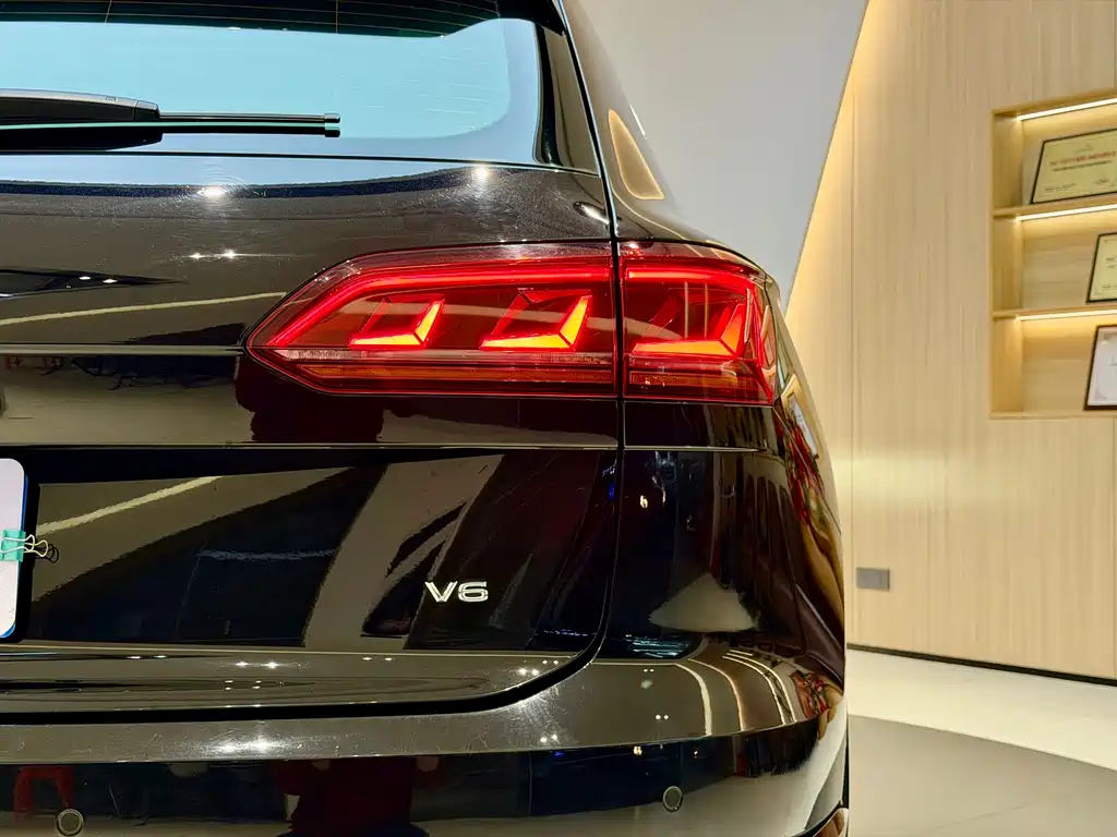Volkswagen Touareg 2020 — фото 20