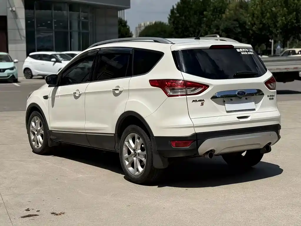 Ford Kuga 2013 — фото 10