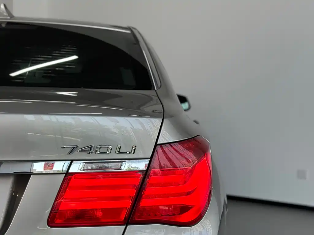 BMW 7 Series 2012 — фото 21