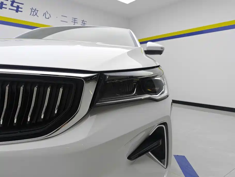 Geely Emgrand 2021