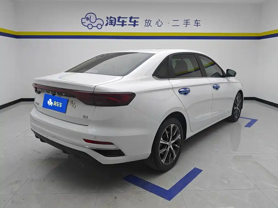 Geely Emgrand 2021