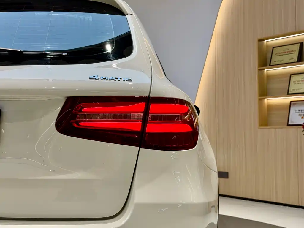 Mercedes-Benz GLC 2018 — фото 19