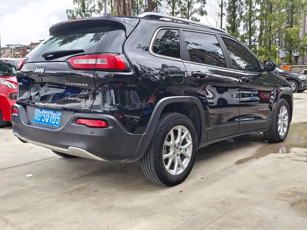 Jeep Cherokee 2017 — фото 12