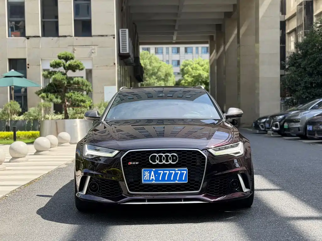 Audi RS 6 2018 — фото 1