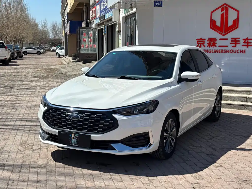 Ford Escort 2021 — фото 1
