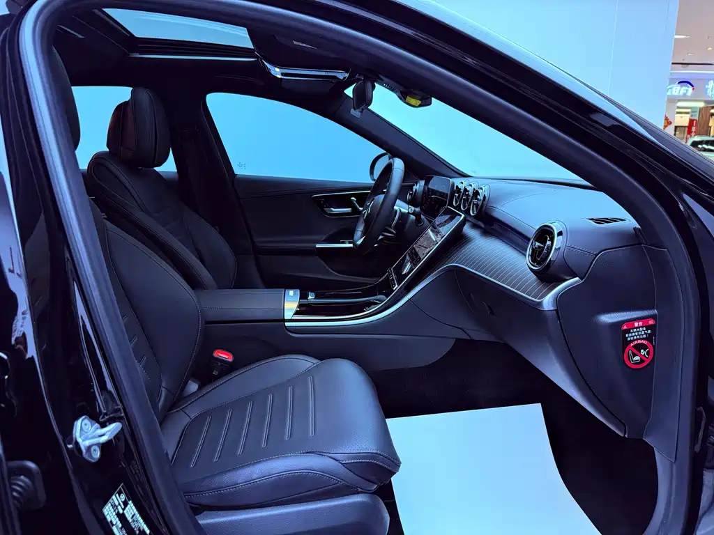 Mercedes-Benz C-Class 2023 — фото 25