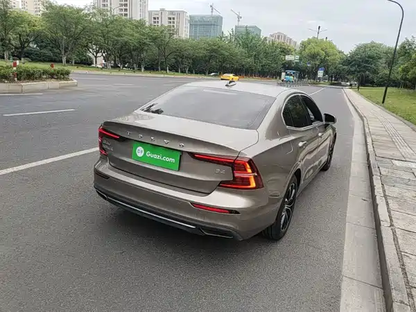 Volvo S60 2022