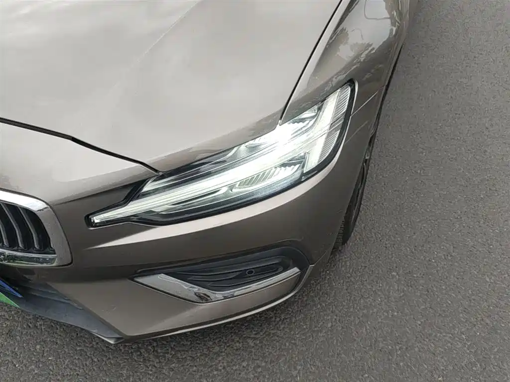 Volvo S60 2022 — фото 24