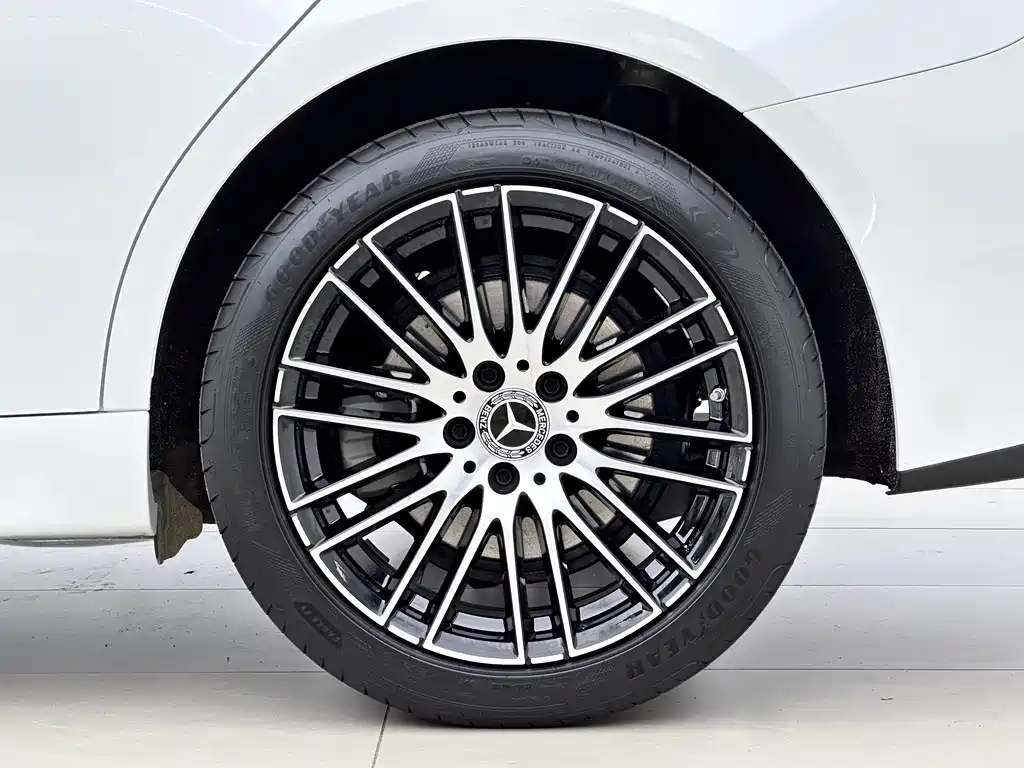 Mercedes-Benz C-Class 2024 — фото 13