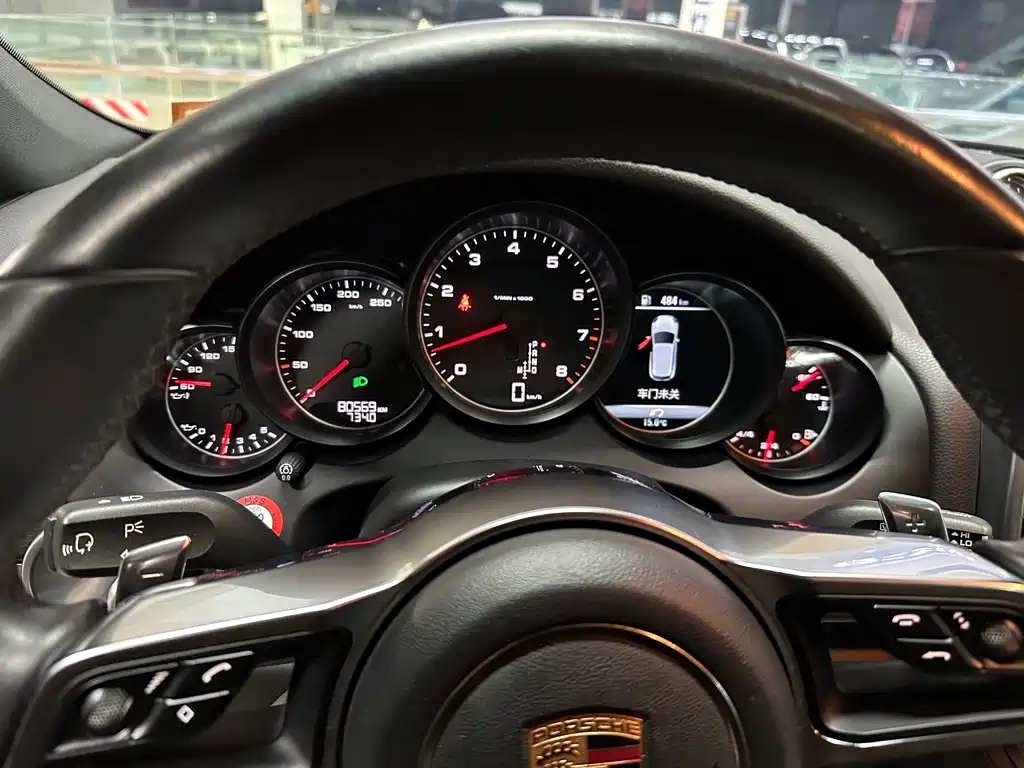 Porsche Cayenne 2017 — фото 13