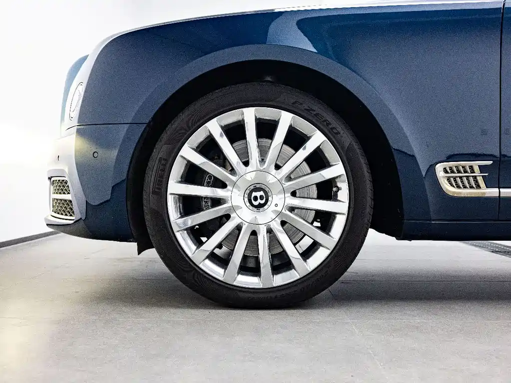 Bentley Mulsanne 2017 — фото 13