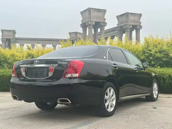 Toyota Crown 2010