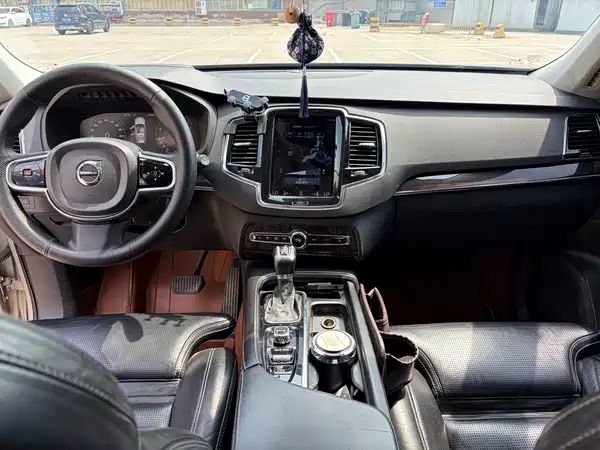 Volvo XC90 2015