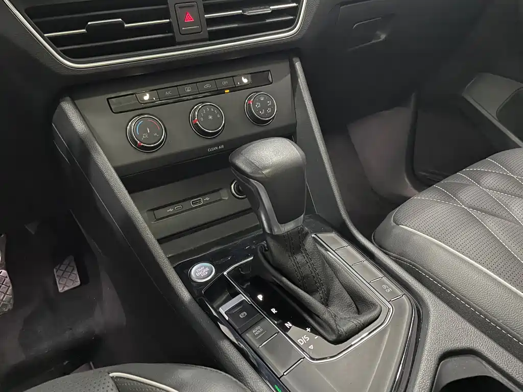 Volkswagen Tiguan L 2023 — фото 10