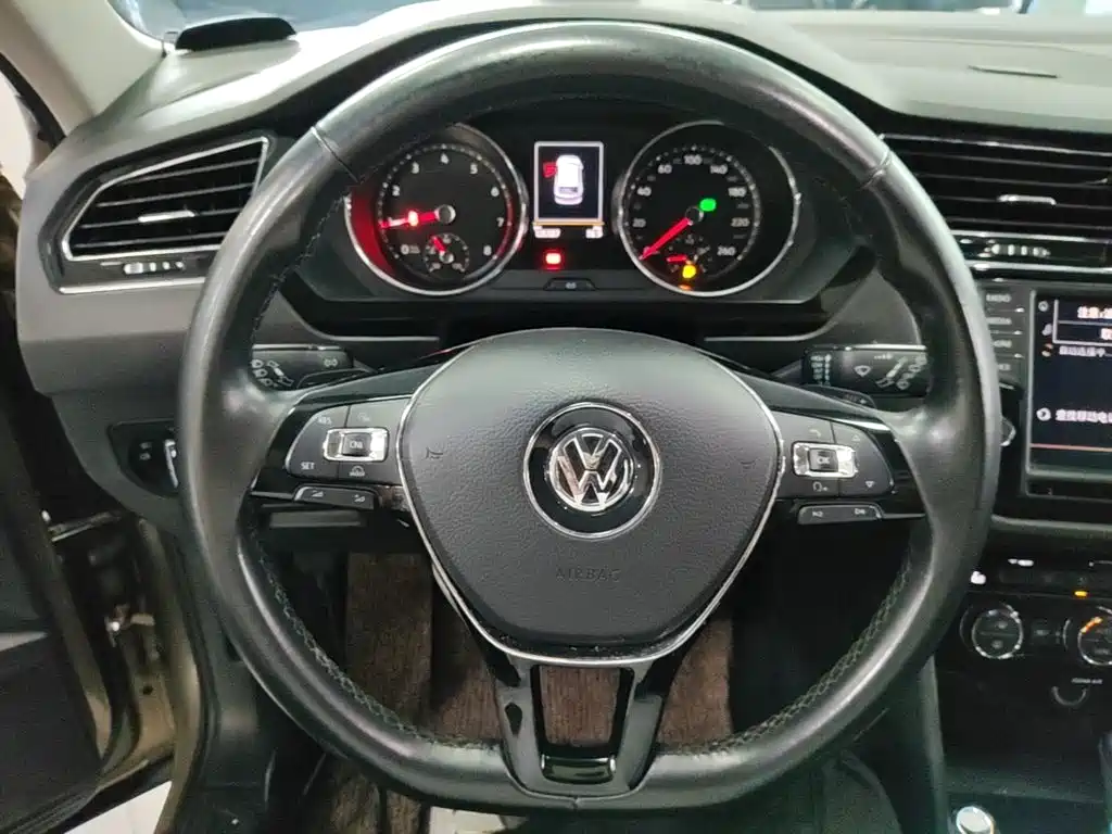 Volkswagen Tiguan L 2018 — фото 11