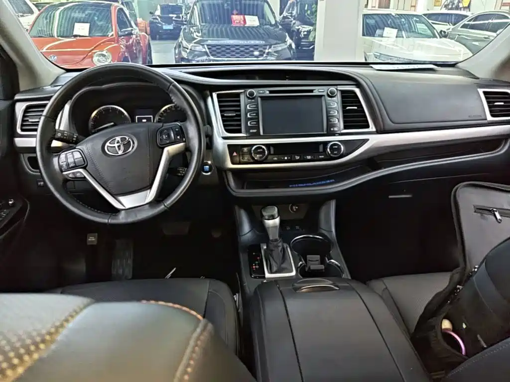 Toyota Highlander 2017 — фото 10