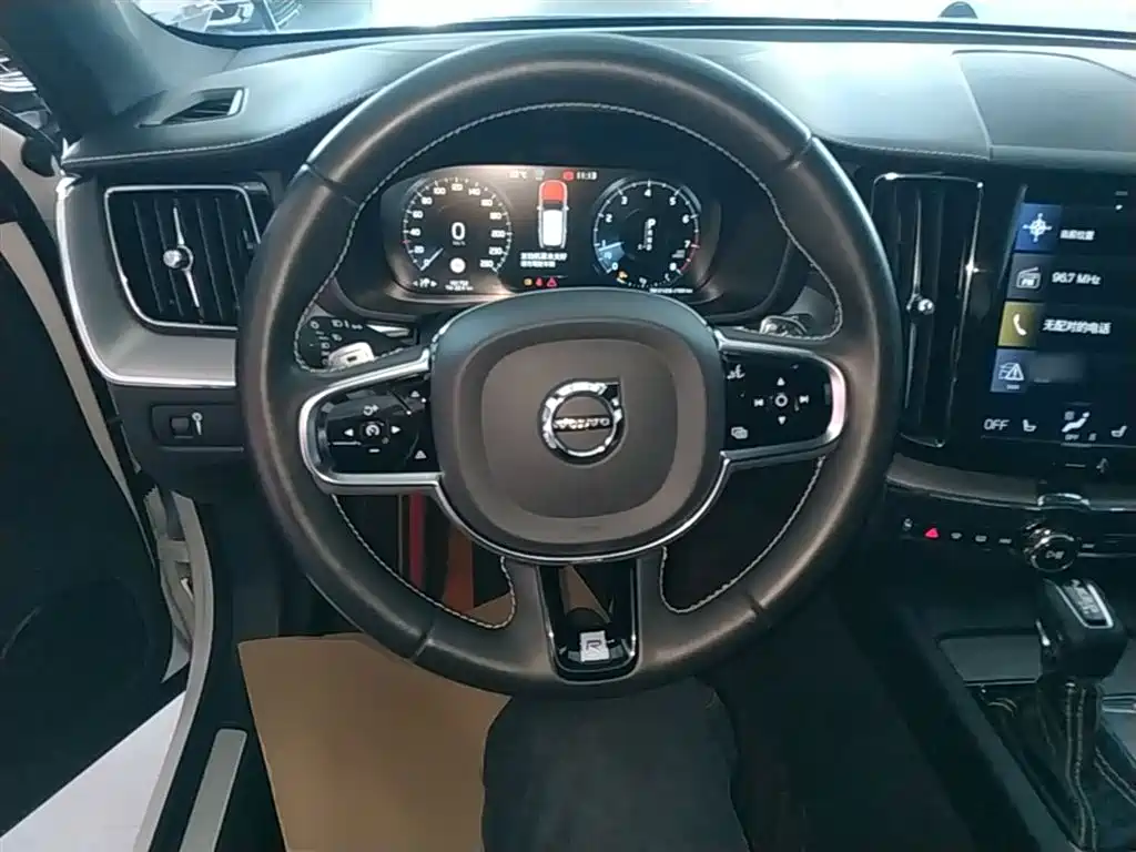 Volvo XC60 2020 — фото 11