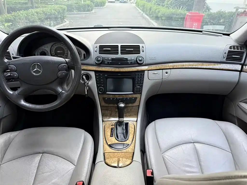 Mercedes-Benz E-Class 2009 — фото 5