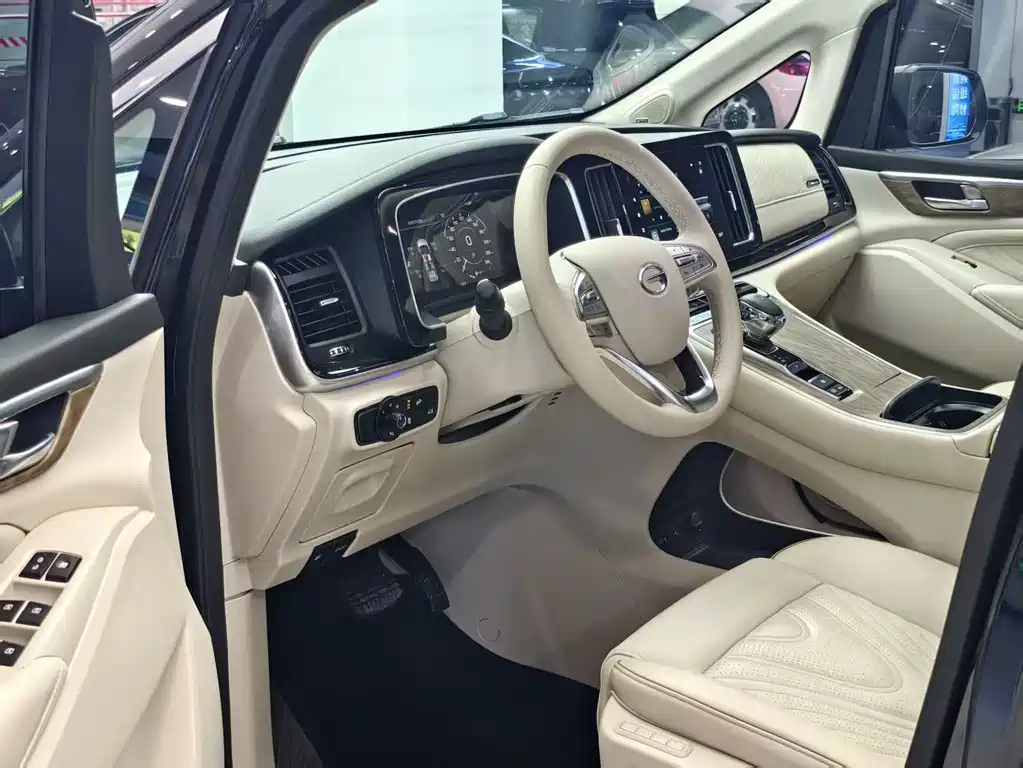 GAC Motor Trumpchi M8 2022 — фото 4