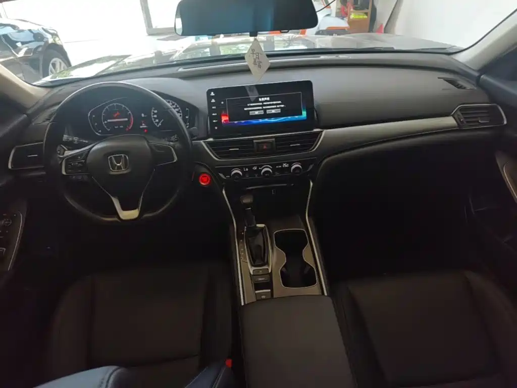 Honda Accord 2022 — фото 10