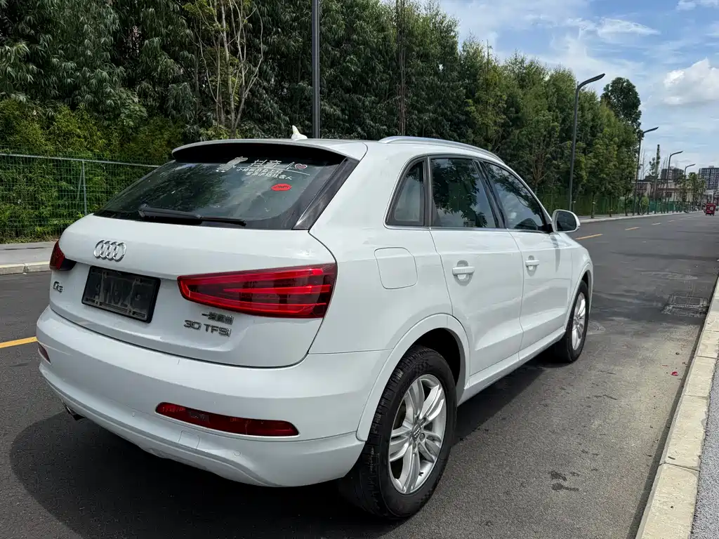 Audi Q3 2015 — фото 23