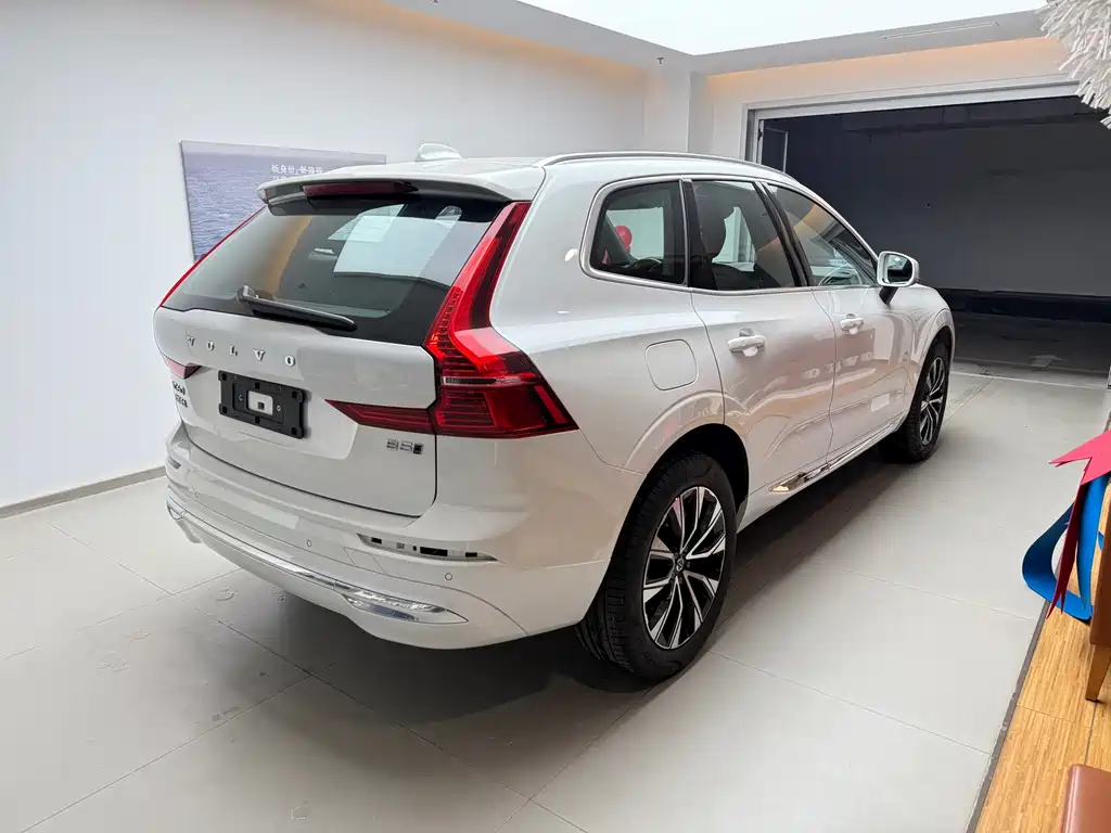 Volvo XC60 2025 — фото 6