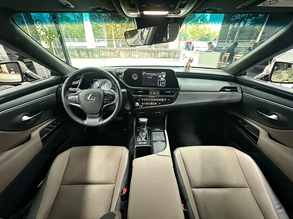 Lexus ES 2022 — фото 12