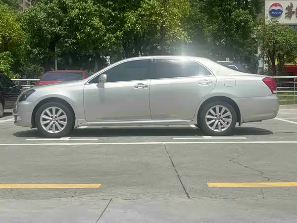Toyota Crown 2012