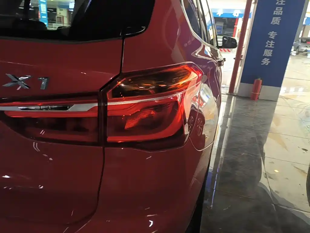 BMW X1 2018 — фото 24