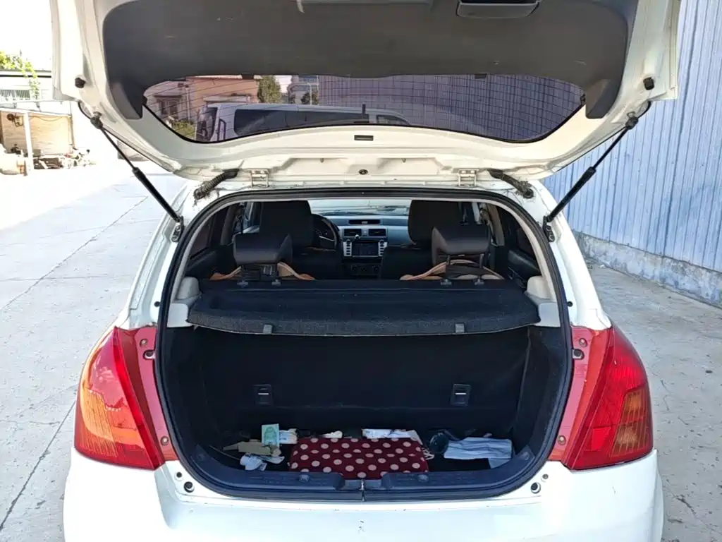 Suzuki Swift 2015 — фото 19