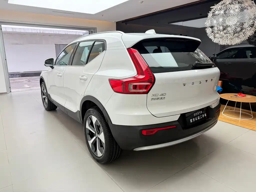 Volvo XC40 2025 — фото 13