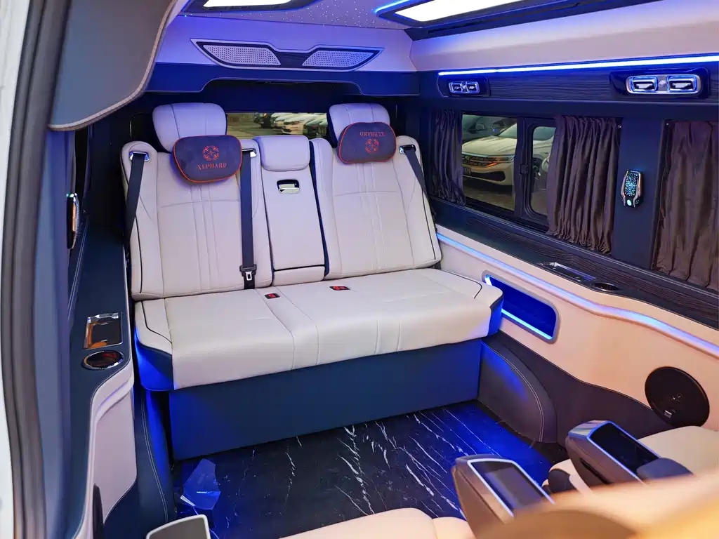 Toyota Hiace 2025 — фото 10