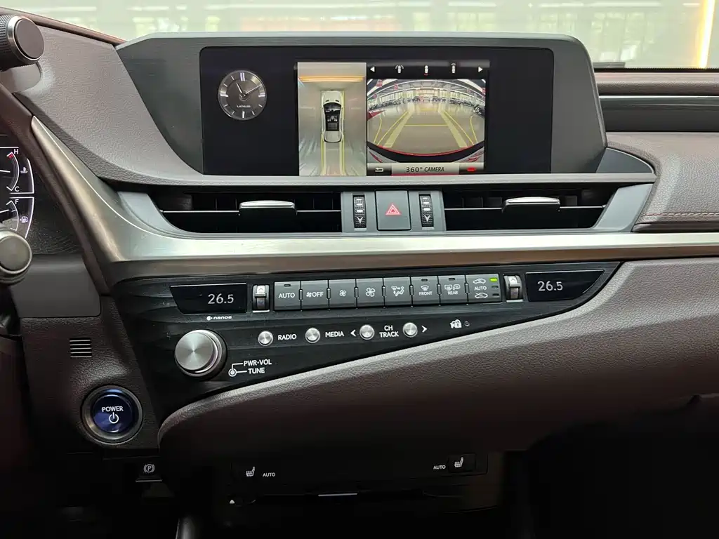 Lexus ES 2021 — фото 13