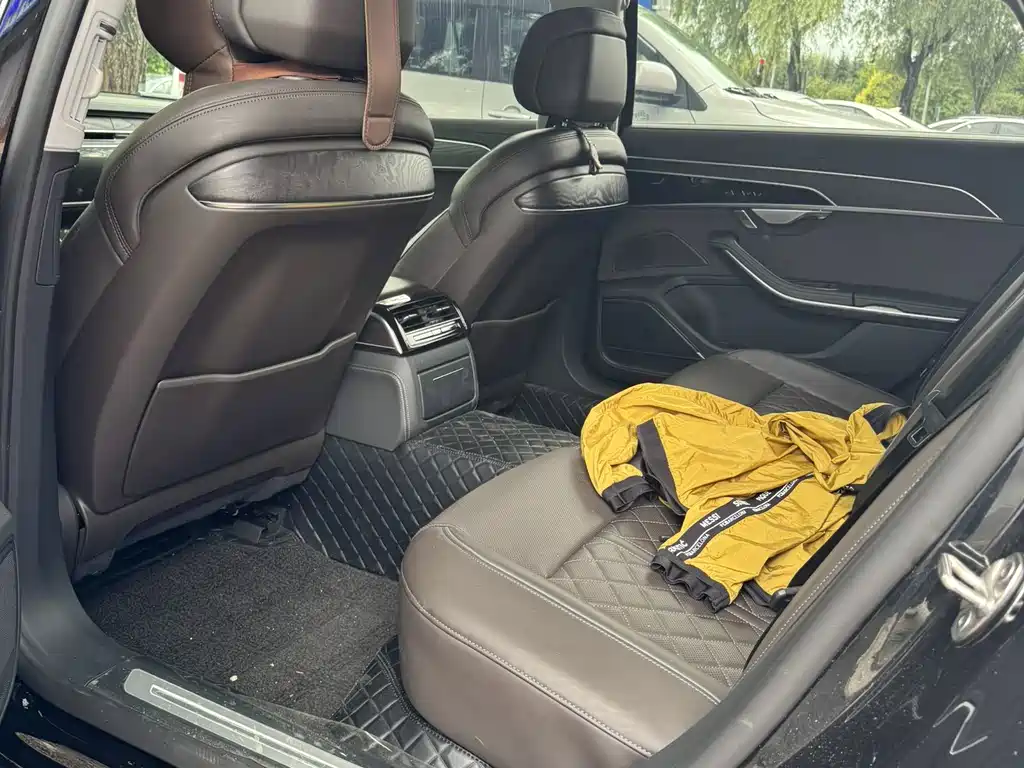Audi A8 2024