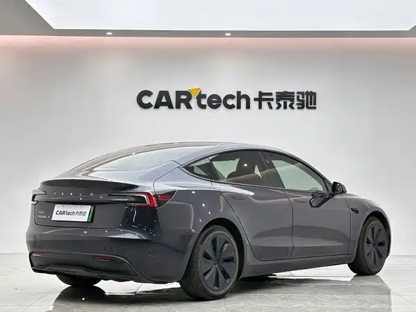 Tesla Model 3 2024